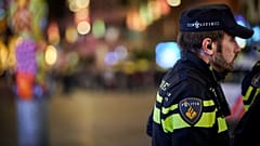FILE: A holland rendőrség egy bevásárlóutcát biztosít egy késeléses incidens után Hágában, 2019. november 29.