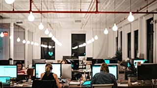 عکس تزئینی از یک محیط کاری