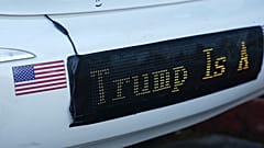 Trump egy pojáca - közli egy Kanadában gyártott autó