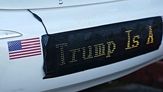 Trump egy pojáca - közli egy Kanadában gyártott autó