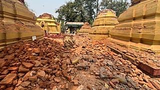 Des pagodes endommagées après un tremblement de terre, vendredi 28 mars 2025 à Naypyitaw, en Birmanie.