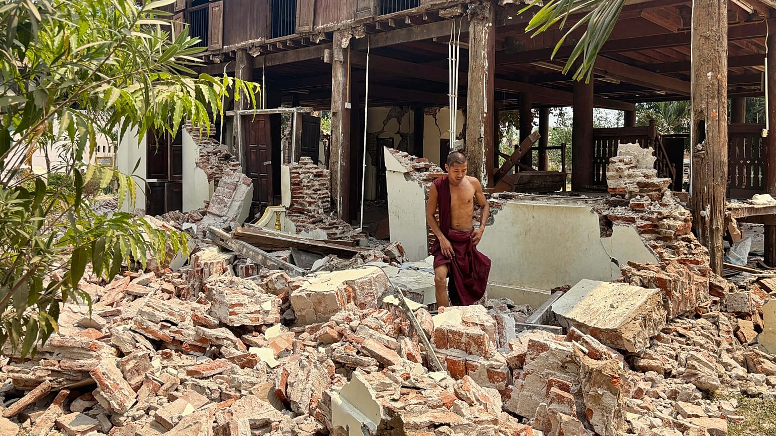 Edifici distrutti in Myanmar
