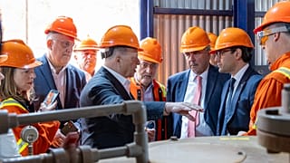 Ο Εκτελεστικός Αντιπρόεδρος της Ευρωπαϊκής Επιτροπής, Stéphane Séjourné, επισκέφθηκε το εργοστάσιο «Αλουμίνιο της Ελλάδας» της METLEN στον Άγιο Νικόλαο