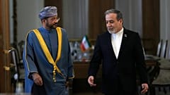 عکس آرشیوی از عباس عراقچی، وزیر امور خارجه ایران در کنار همتای عمانی خود در دسامبر ۲۰۲۴