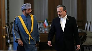 عکس آرشیوی از عباس عراقچی، وزیر امور خارجه ایران در کنار همتای عمانی خود در دسامبر ۲۰۲۴