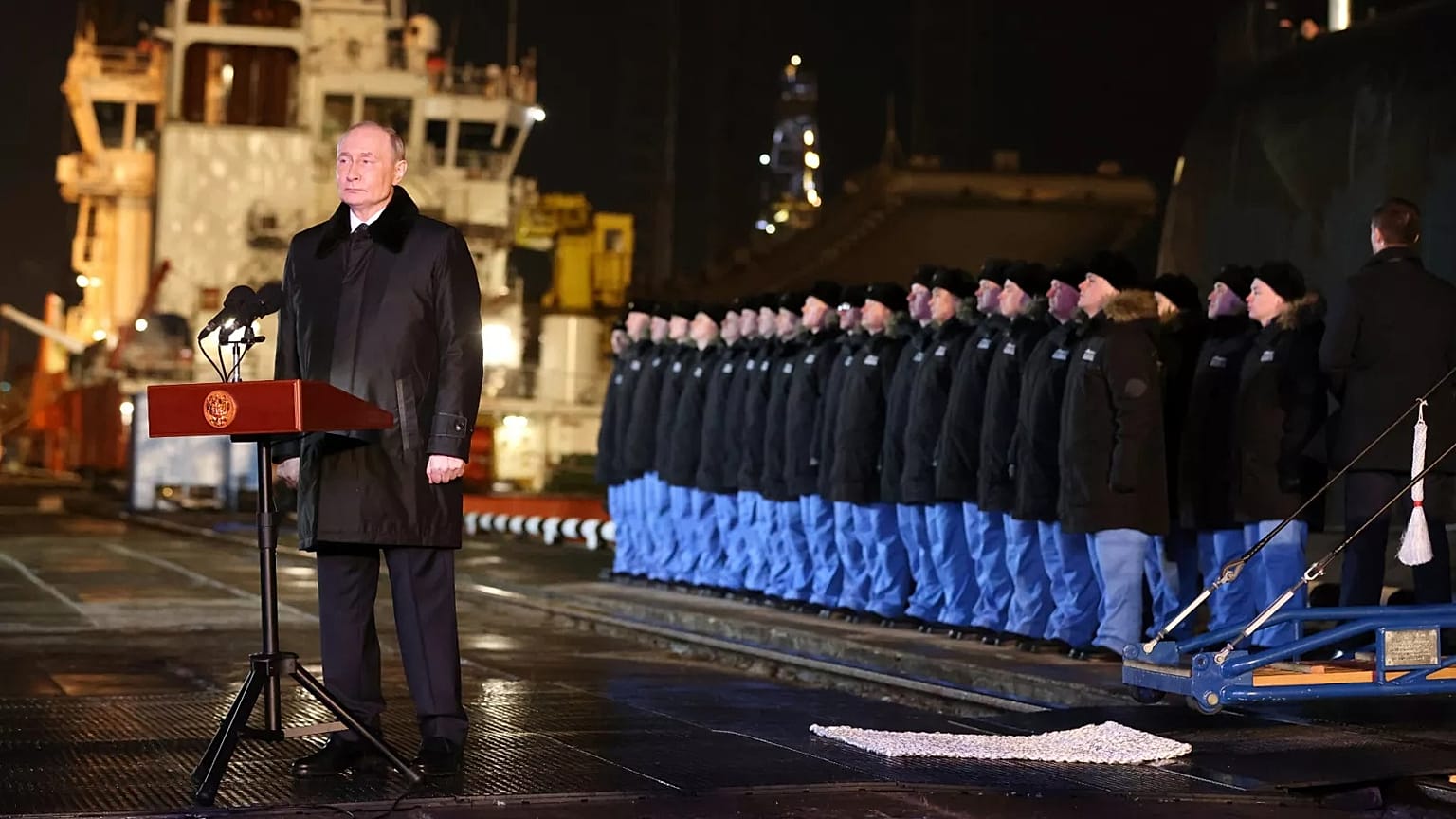 Rusya Devlet Başkanı Vladimir Putin, 27 Mart 2025 tarihinde Murmansk'ta nükleer güçle çalışan Perm denizaltısı için düzenlenen gemi indirme törenine katıldı