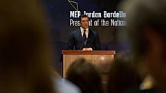 Der Vorsitzende der französischen Nationalversammlung (RN), Jordan Bardella, spricht während der Internationalen Konferenz zur Bekämpfung des Antisemitismus in Jerusalem, 27. März 2025