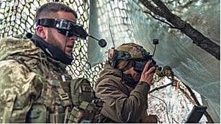 Az ukrán 92. rohamdandár „Achilles” UAV Társaságának drónkezelői Bahmut irányában, 2023. december.