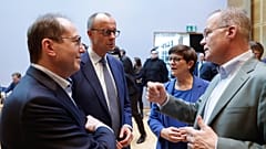 Die Spitzen der deutschen Parteien vor den Koalitionsverhandlungen zwischen SPD und CDU/CSU in der SPD-Zentrale in Berlin, 28. März 2025