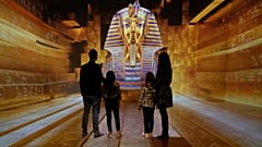 A new digital exhibition in London is letting visitors walk into King Tut’s tomb in virtual reality