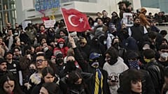 İstanbul'da üniversite öğrencileri tarafından düzenlenen protesto gösterisi sırasında sloganlar atıldı, 27 Mart, 2025