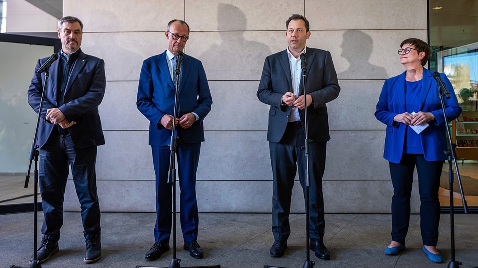 Políticos alemães da CDU e SPD em conferência de imprensa esta sexta-feira.