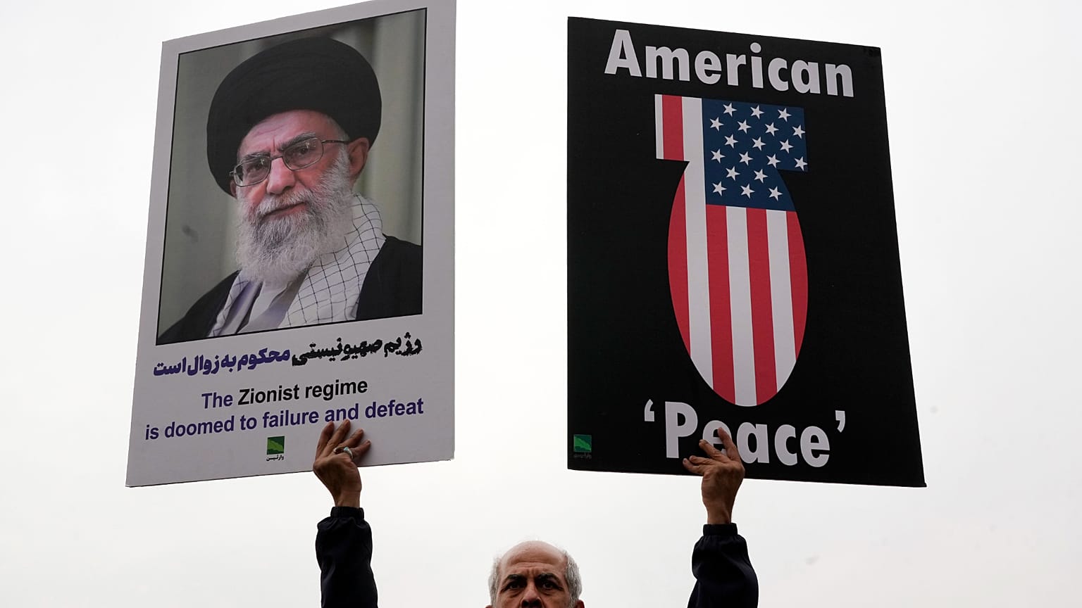 متظاهر إيراني خلال إحياء يوم القدس في طهران 