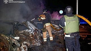 Tűzoltók Dnyipróban az orosz dróncsapás után