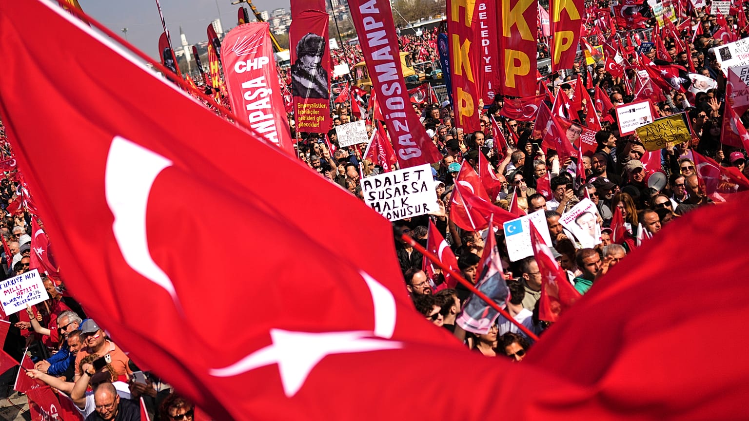 People listen to speeches during a rally called by the CHP against the arrest of Istanbul's Mayor Ekrem İmamoğlu in Istanbul, 29 March, 2025