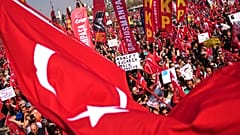 People listen to speeches during a rally called by the CHP against the arrest of Istanbul's Mayor Ekrem İmamoğlu in Istanbul, 29 March, 2025