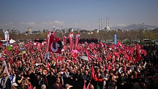 Υποστηρικτές του Εκρέμ Ιμάμογλου διαδηλώνουν στην Κωνσταντινούπολη κατά της σύλληψής του