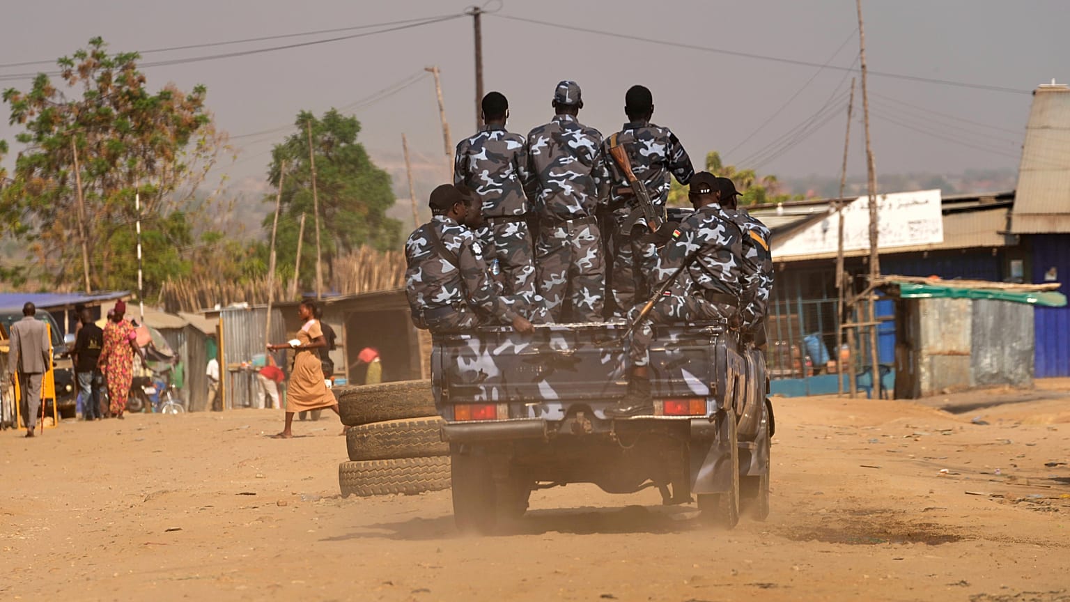 جنود جنوب السودان يقومون بدوريات في شوارع جوبا، جنوب السودان يوم الخميس، 13 فبراير/شباط 2025