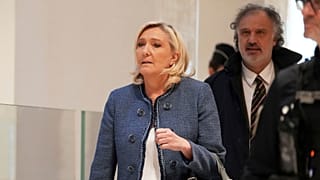 Marine Le Pen à son arrivée au tribunal judiciaire de Paris, lundi 31 mars 2025.