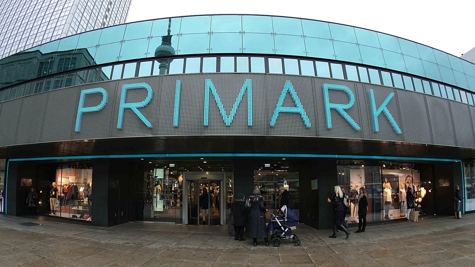 Κατάστημα Primark στην Alexander Platz στο Βερολίνο, Γερμανία. 30 Ιανουαρίου 2020.