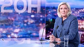 Liderka prawicy Marine Le Pen przed wywiadem w wieczornych wiadomościach francuskiego kanału telewizyjnego TF1.