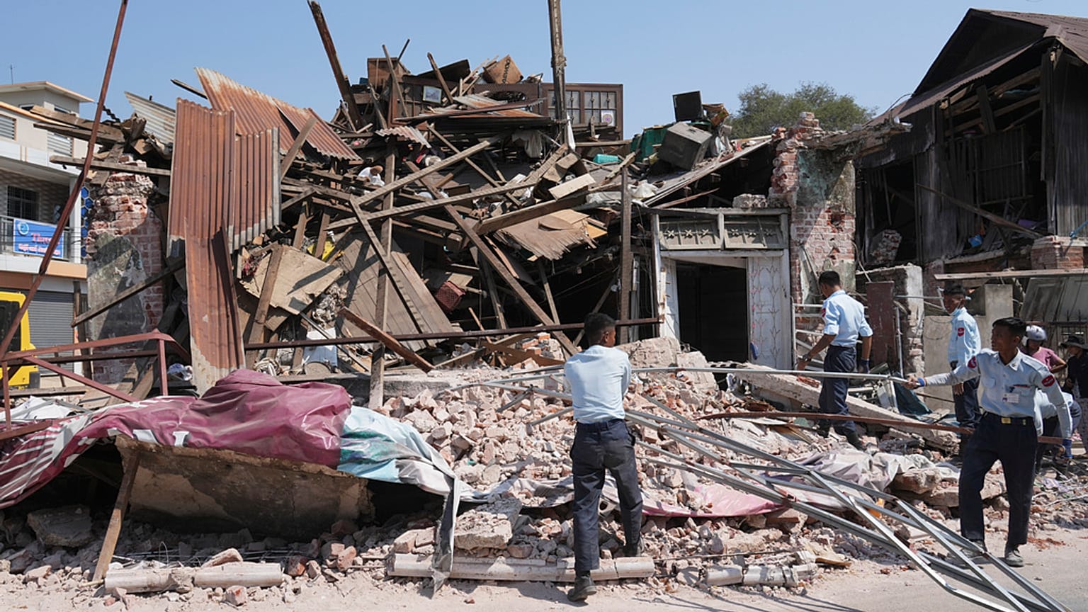 Los edificios quedaron reducidos a los escombros más insignificantes. 