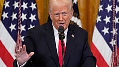 Donald Trump s'exprime lors d'une réception célébrant le Mois de l'histoire des femmes dans la salle Est de la Maison Blanche, le mercredi 26 mars 2025, à Washington. 