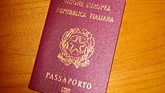 Imagen de un pasaporte italiano.