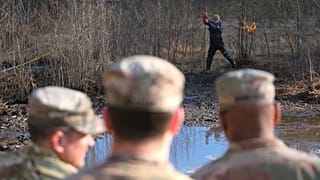 Continuam os esforços de recuperação de quatro soldados norte-americanos desaparecidos em Pabrade, a norte da capital Vilnius, 28 de março de 2025