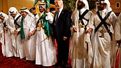 الرئيس دونالد ترامب خلال حفل ترحيب في قصر المربع، السبت 20 مايو/أيار 2017، في الرياض