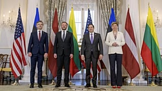 Le secrétaire d'État américain Marco Rubio rencontre les ministres des Affaires étrangères des pays baltes au département d'État, mardi 25 mars 2025, à Washington, DC.