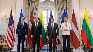Sekretarz stanu Marco Rubio, drugi od prawej, spotyka się z (od lewej): ministrem spraw zagranicznych Litwy Kęstutisem Budrysem, ministrem spraw zagranicznych Estonii Margusem