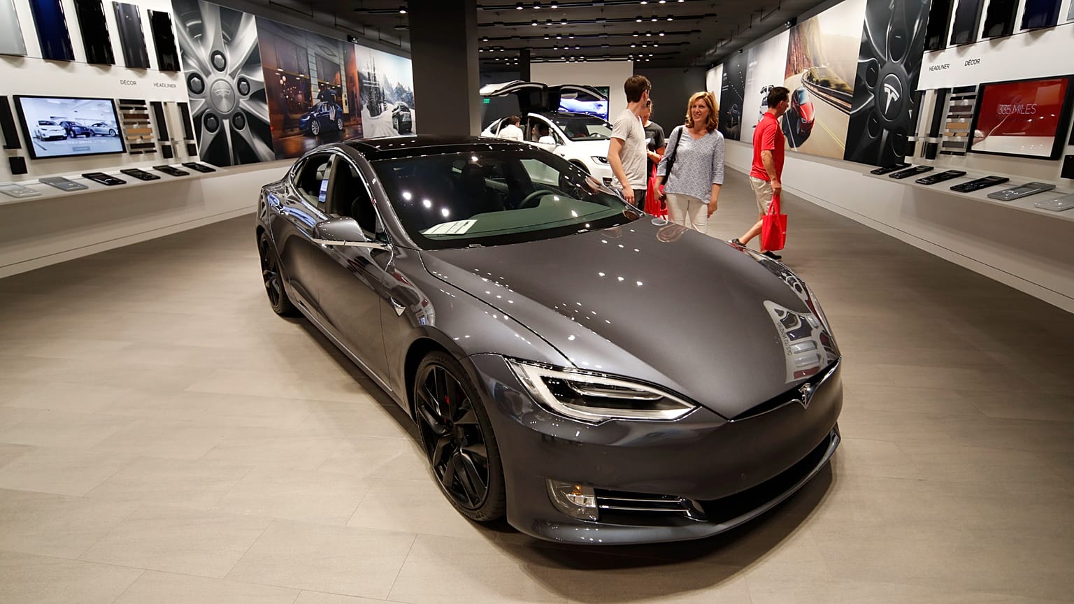 Dosya fotoğrafı - Tesla otomobil ekranı