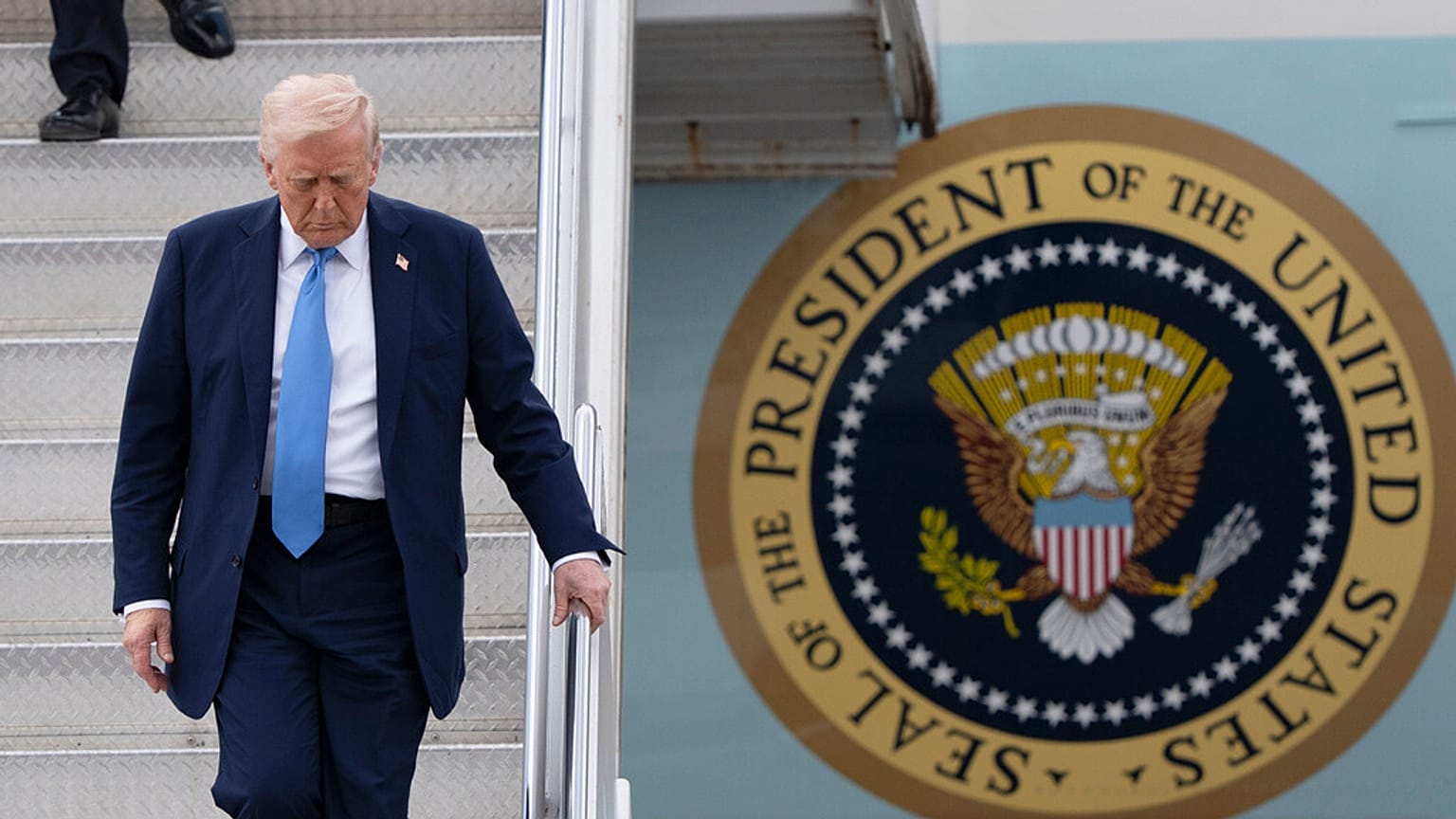 2 апреля Трамп объявил "Днём освобождения Америки".  
