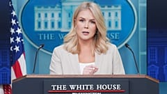 Beyaz Saray Basın Sekreteri Karoline Leavitt, 1 Nisan 2025 Salı günü Washington'da Beyaz Saray'da düzenlenen basın brifingi sırasında konuştu. 