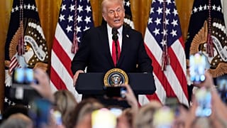 Il presidente Donald Trump a un ricevimento per celebrare il Mese della Storia delle Donne alla Casa Bianca (26 marzo 2025)