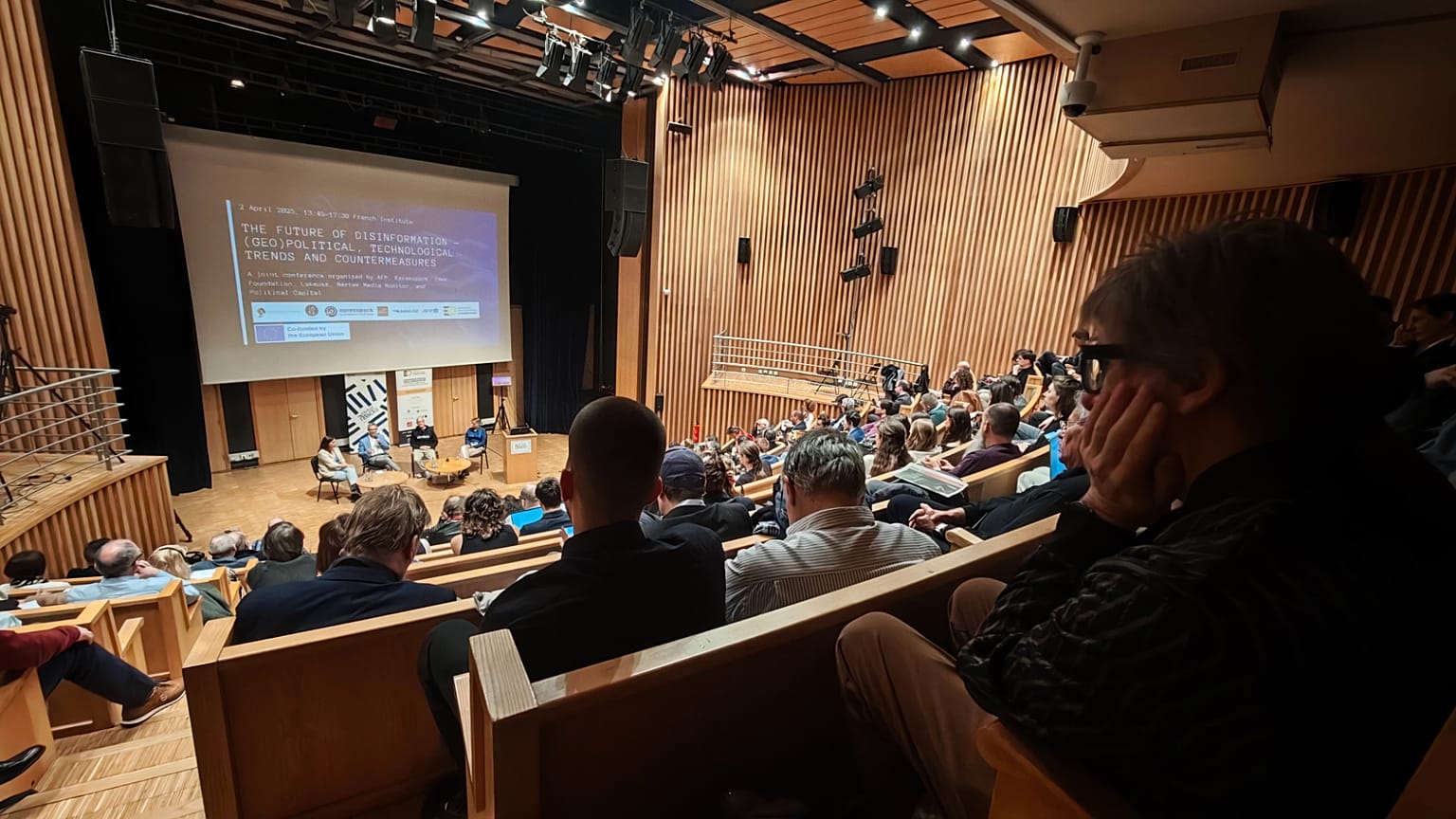 Konferencia a Francia Intézetben