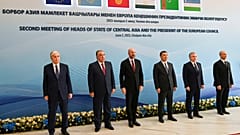Ηγέτες της Κεντρικής Ασίας συναντούν τον πρώην πρόεδρο του Ευρωπαϊκού Συμβουλίου Σαρλ Μισέλ κοντά στη λίμνη Issyk-Kul, Κιργιζία, Παρασκευή 2 Ιουνίου 2023. 