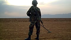 Taposóaknát kereső katona Törökországban 2007-ben