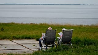 Wohlstand und ein langes Leben: Der Zusammenhang ist je nach Herkunftsland unterschiedlich groß