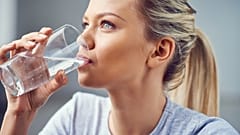 Suyu içmeden önce kaynatmak mikroplastikleri kireç kabuğunda hapsetmeye yardımcı olabilir.