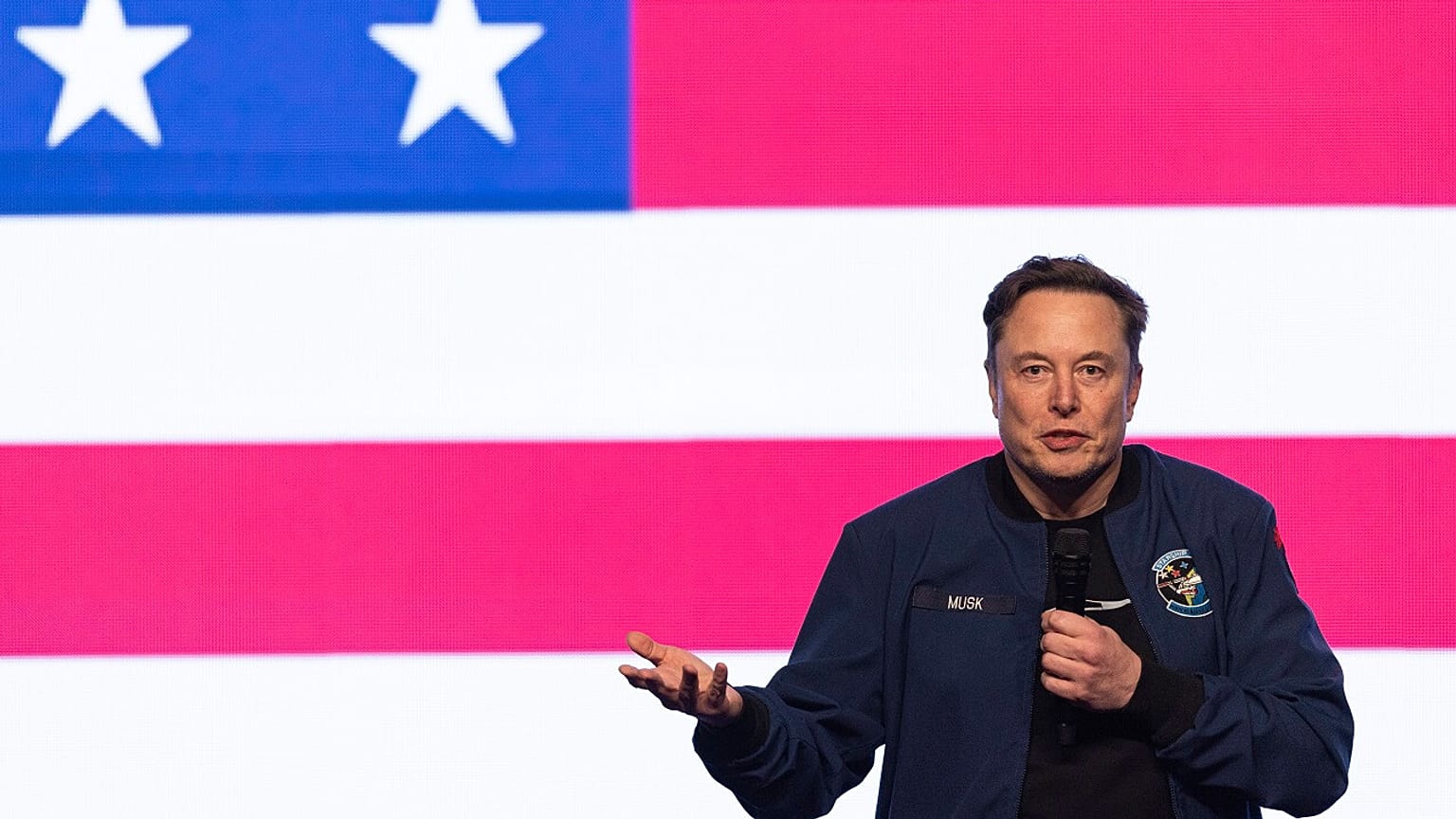 Elon Musk s'exprime lors d'une réunion publique le dimanche 30 mars 2025 à Green Bay (Wisconsin).