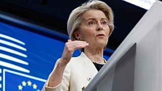Председатель Европейской комиссии Урсула фон дер Ляйен выступает на пресс-конференции во время саммита ЕС в Брюсселе, 6 марта 2025 года. 