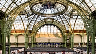 Art Paris reprend place sous la verrière du Grand Palais après des années de travaux