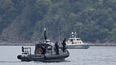 Frontex ve Yunan sahil güvenliği Midilli açıklarında bir göçmen teknesinin alabora olmasının ardından arama çalışmalarına katılıyor, 3 Nisan, 2025