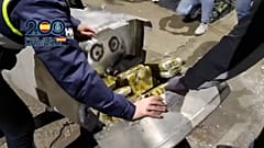 SCREENSHOT - Polizei in Madrid beschlagnahmt mehr als 50 Kilo Kokain in Lkw, der nach Großbritannien fahren sollte