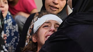 İsrail'in hava saldırısında yaralanan 13 yaşındaki Yamama Jundia, 3 Nisan 2025