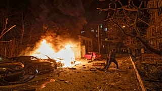 Πυρκαγιά σε συγκρότημα κατοικιών στο Χάρκοβο της Ουκρανίας