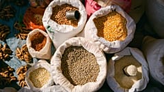 La dieta dell'Africa orientale è ricca di fagioli, legumi e verdure verdi.