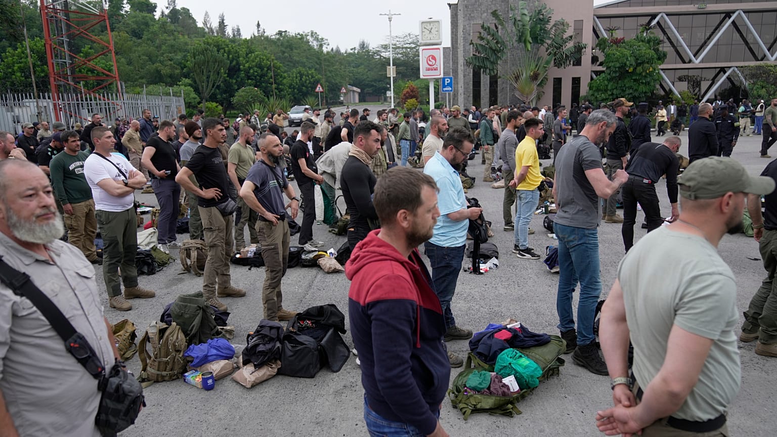 Az M23 lázadó csoport által fogságba ejtett román zsoldosok a Kongói Demokratikus Köztársaságban, Gomában